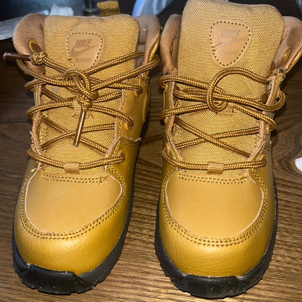 Nike boots kids